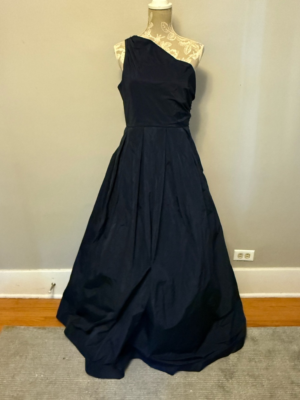 Donna Karan Taffeta One-Shoulder Navy Formal Gown- read description.